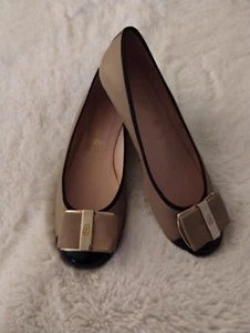 Pretty Ballerinas 2 toned Buckle/Bow Nude/Black Ballet Flats Women's Sz 6.5/37 - Picture 1 of 6