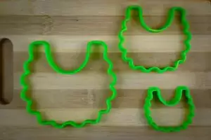 Baby Bib - Cute feeding garment - Cookie cutter Multi-Size - Picture 1 of 10