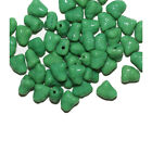 Zielone nasiona czeskie tłoczone szklane koraliki 7mm (opakowanie 50 szt.)