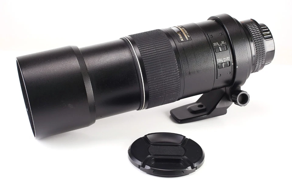 Nikon AF-S 300mm F4 D Autofocus Prime Lens with Front & Rear Lens Caps - Image 1 of 4