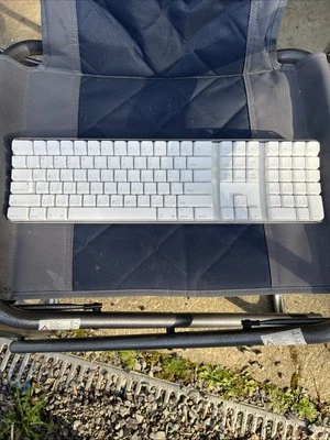 OEM Apple A1016 Wireless Bluetooth Mechanical Keyboard White w Number Pad TESTED - Image 1 of 4