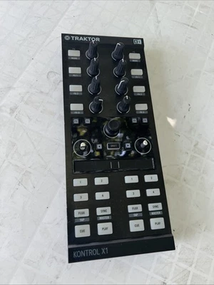 Native Instruments Traktor Kontrol X1 MK2 Performance DJ Controller - Bild 1 von 4