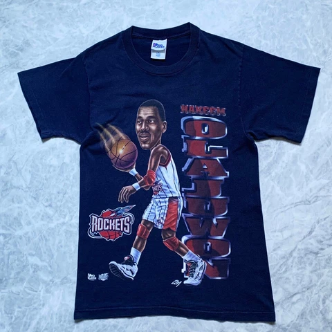 VTG 90s NBA HAKEEN OLAJUWON HOUSTON ROCKETS CARICATURE T-SHIRT SIZE M Cover