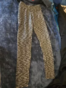 EUC schwarz grau weiß gestreifte Booty Verbesserung Leggings S M Marke unbekannt - Bild 1 von 3