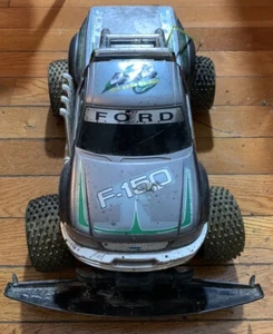 Radio Shack 21" Vintage 60-4273 Ford F150 Doble Motor 4X4 Como Está Solo Para Piezas - Imagen 1 de 6