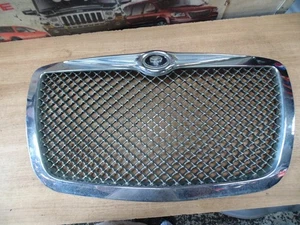 CHRYSLER 300C Front Bumper Grille Grill 2005-2008 - Picture 1 of 5