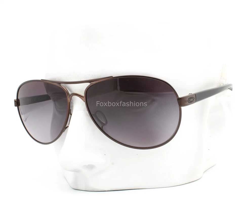 Gafas de sol Oakley Feedback OO4079-48 satinado garnacha Prizm negro degradado con estuche Foto 1 de 4