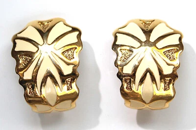 Ohrclips, Mattgold,Emaille elfenbein (ALEXANDRE de Paris) - Bild 1 von 3