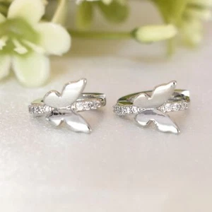 Silber Schmetterling Huggie Ohrringe, zierliche Creolen, CZ Ohrringe, für sie, Damen - Bild 1 von 6