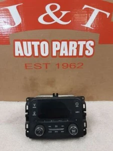 2014 1500 2500 3500 AM FM UCONNECT 3" SCREEN WITHOUT NAVIGATION 68226682AA - Picture 1 of 12