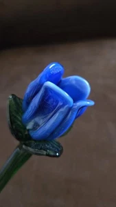 Flor de vidrio rosa azul vintage de 11 1/2 pulgadas de largo con tallo soplado a mano - Imagen 1 de 8