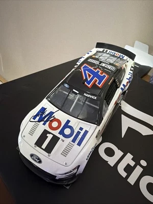 Móvil doble autografiado Kevin Harvick/Rodney Childers 1 1:24 Foto 1 de 3