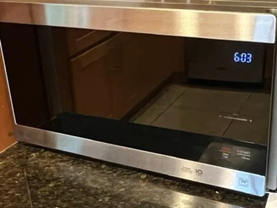 LMC1575ST LG 1200W COUNTERTOP MICROWAVE  w/ SMART INVERTER 1.5 CU. FT. - Image 1 of 4