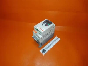 Inversor Toshiba VFNC1S-2007PL-W 0,75 kW - Imagen 1 de 4