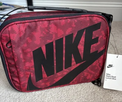 Nike ланчбокс изолированный жесткий подкладка красный и черный логотип молнии вокруг школьная сумка с Ярлыками - Изображение 1 из 4