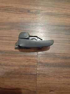Manijas de puerta interiores delanteras izquierda izquierda para Kia Optima 2006 2,4 L OEM - Imagen 1 de 6