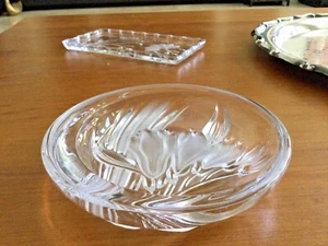 Mikasa Crystal Frosted "Parisian Iris" Round Trinket/Candy Dish - Crocus Flower - Picture 1 of 4