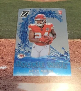 2022 Zenith Rookie Wave Rookie Card Cheifs Skyy Moore #RW-SM - Picture 1 of 2