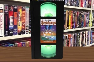 Goosebumps Book: How I Learned To Fly VHS Lamp + Remote - Picture 1 of 2