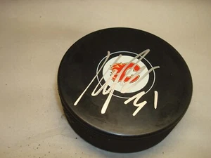 Karri Ramo signed Calgary Flames Hockey Puck handsigniert 1A - Bild 1 von 2