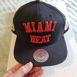 MIAMI HEAT Mitchell & Ness BLACK Wordmark Snapback Hat NWT BRAND NEW - Picture 1 of 9