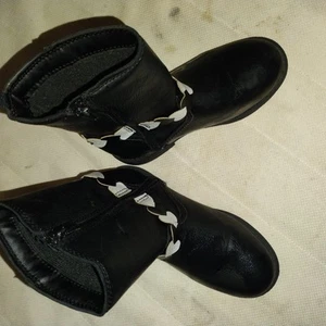 Carter's Black Boots With Hearts Size 1M - Picture 1 of 7