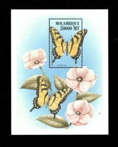 Mozambique 2000 - Butterflies Flowers - Stamp Souvenir Sheet - Scott #1371 - MNH - Picture 1 of 1