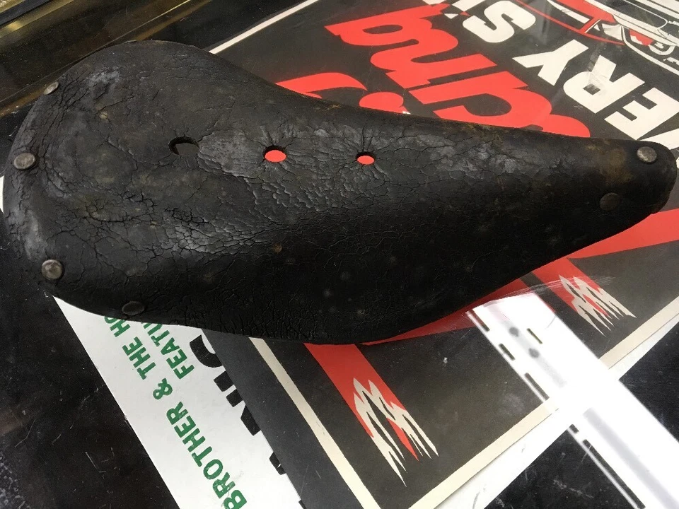 老式皮革自行车座椅。 28a古董 原装! — 第 1/4 张图片