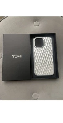 Funda de aluminio Tumi 19 grados nueva con etiquetas para iPhone 15 Pro Max ¡Precio de venta sugerido por el fabricante 175 USD!! Foto 1 de 3