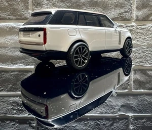 1:32 Land Rover Range Rover SV2022 SUV Diecast Alloy Model - Picture 1 of 5