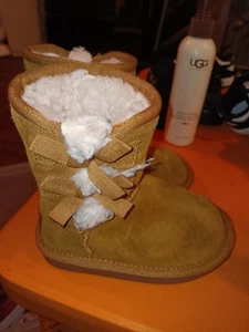 KOOLABURRA BY UGG Victoria Short Chestnut Size 6c - Picture 1 of 5