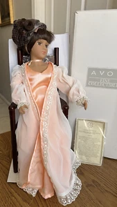 Muñeca coleccionable vintage Avon "Día de la Madre 2001" Lissette (hispana) pelo castaño - Imagen 1 de 6