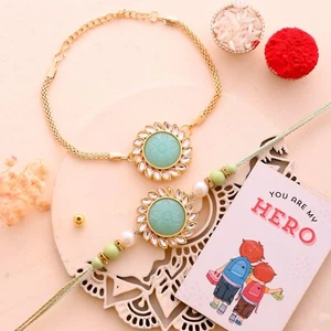 Juego Rakhi Pareja para Bhaiya Bhabhi | Con Imán de Nevera Hero y Roli Tilak - Imagen 1 de 5