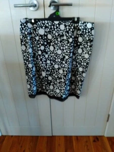 David Lawrence black and white spotted fully lined skirt Size 16 - Picture 1 of 4