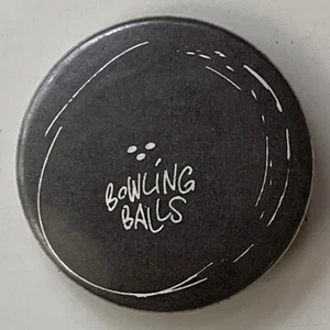 Spilla vintage anni '80 THE BOWLING BALLS belga post punk synth band distintivo pulsante 1" - Foto 1 di 2