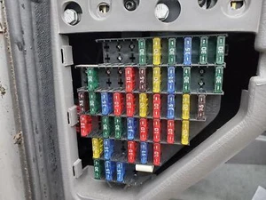 Caja de fusibles SAAB 9-3 93 1999-2003 turbo interior cabina convertible - Imagen 1 de 3