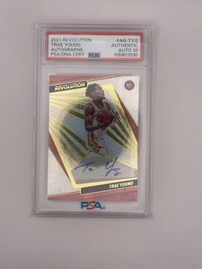 2021-22 Panini Revolution - Autographs Trae Young #AG-TYG (AU) - Bild 1 von 2