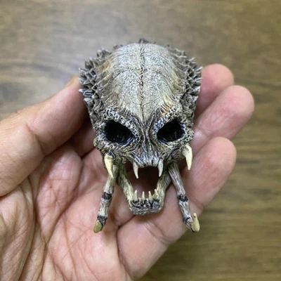 1/6 HOT TOYS : FIGURE MMS137 AVP PREDATORS FALCONER PREDATOR : MASK - Image 1 of 4