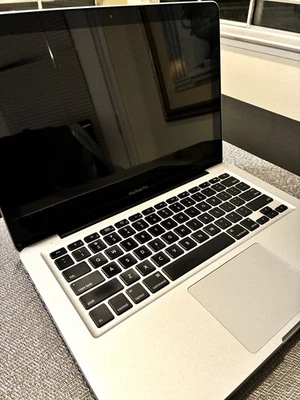 🌟 Apple MacBook Pro 13" 2.4GHz 4GB 250GB - High Sierra/Very Good Condition  - Image 1 of 4