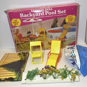Vintage 1982 Arco Moda Muñeca Patio Trasero Piscina Set 6 Piezas + Caja (No Completa) - Imagen 1 de 6