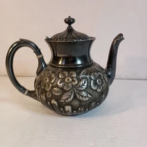 Hartford Silver Plate Co. Quadruple Plate Teapot Etched Embossed Flowers - Picture 1 of 12