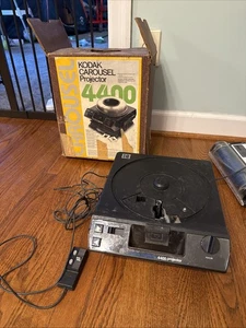 Kodak 4400 Carousel Projector - Black Works With Remote And Box No Tray - Picture 1 of 10