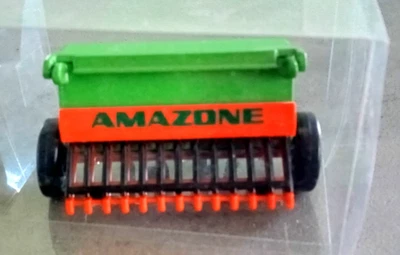 Siku 1:32 - 1389 - Amazone. Seminatrice - Immagine 1 di 2