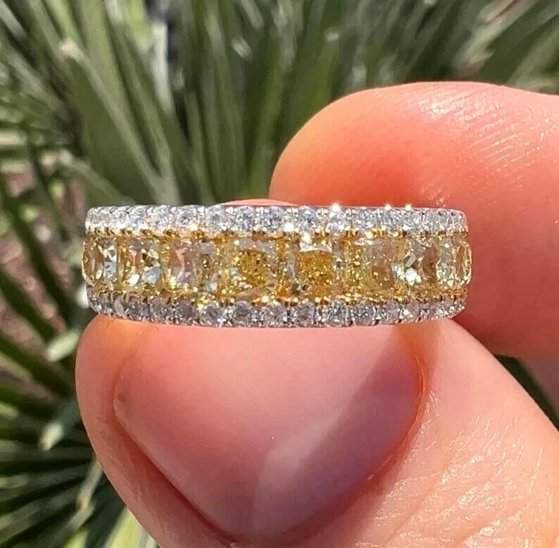 Anillo banda de eternidad citrino amarillo creado en laboratorio cojín de 5 quilates enchapado en oro blanco de 14 k Foto 1 de 4