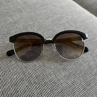 Gafas de sol Diane Von Furstenberg marrón forma redonda ribete dorado marco superior negro Foto 1 de 4