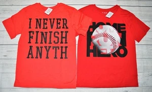 T-shirt grafiche NUOVE taglia 7/8 LOTTO 2 POSTO BAMBINI mai finite home run eroe - Foto 1 di 3