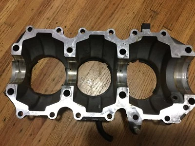 1993 MARINER MERCURY 75HP 90HP CYLINDER BLOCK ONE SIDE 8947A38 - Image 1 of 4