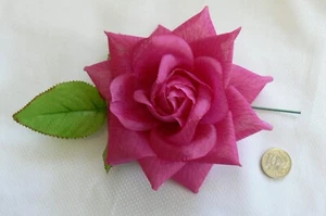 Tela de selección ROSA CALIENTE 14 cm a través con hojas y tallo BRILLANTE TROPICAL ROSA HU - Imagen 1 de 4