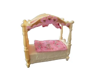Fisher Price liebevolle Familie Puppenhaus Haus Himmelbett rosa Mädchenzimmer Ersatz - Bild 1 von 3