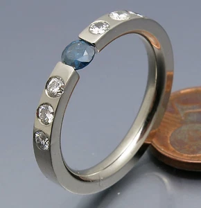 DISEÑO MADURO - ANILLO TENSOR BRILLANTE MODERNO 0,62 QUILATES - DE ORFEBRERÍA PROPIA - Imagen 1 de 5